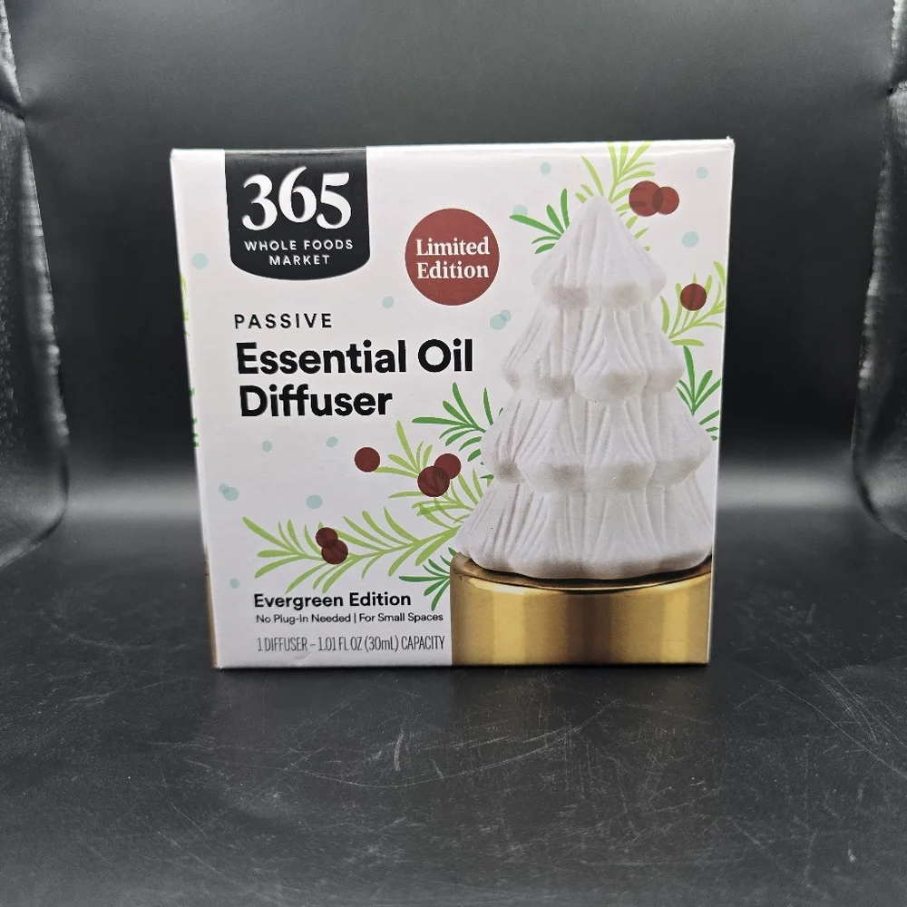 NIB Whole Foods Limited Edition Passive Essential Oil Diffuser Evergreen Edition